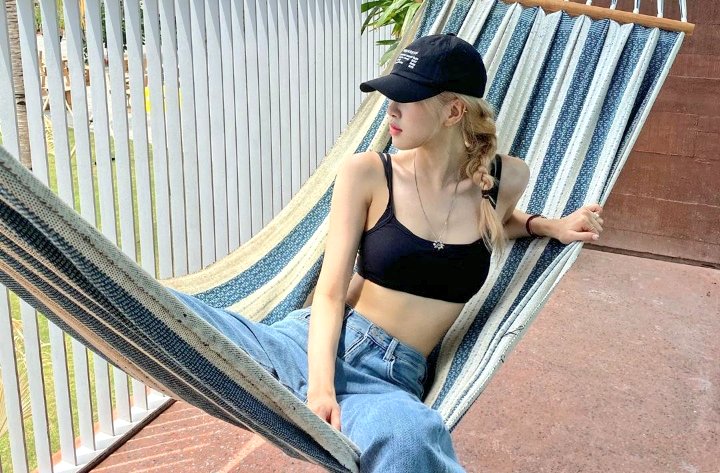 RiriTey's tweet photo. #ROSÉ WHAT THE FUC- 
ALSJSGDLASJSJSL I TOLD YOU BEING A STRAIGHT BLINK DOESN'T EXIST IN THE #BLACKPINK DICTIONARY I SWEAR AKLSHDJSLSLDJLS https://t.co/8xQJTFOPq3
