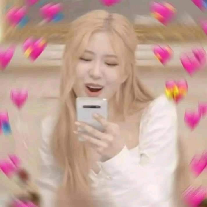 RiriTey's tweet photo. #ROSÉ WHAT THE FUC- 
ALSJSGDLASJSJSL I TOLD YOU BEING A STRAIGHT BLINK DOESN'T EXIST IN THE #BLACKPINK DICTIONARY I SWEAR AKLSHDJSLSLDJLS https://t.co/8xQJTFOPq3
