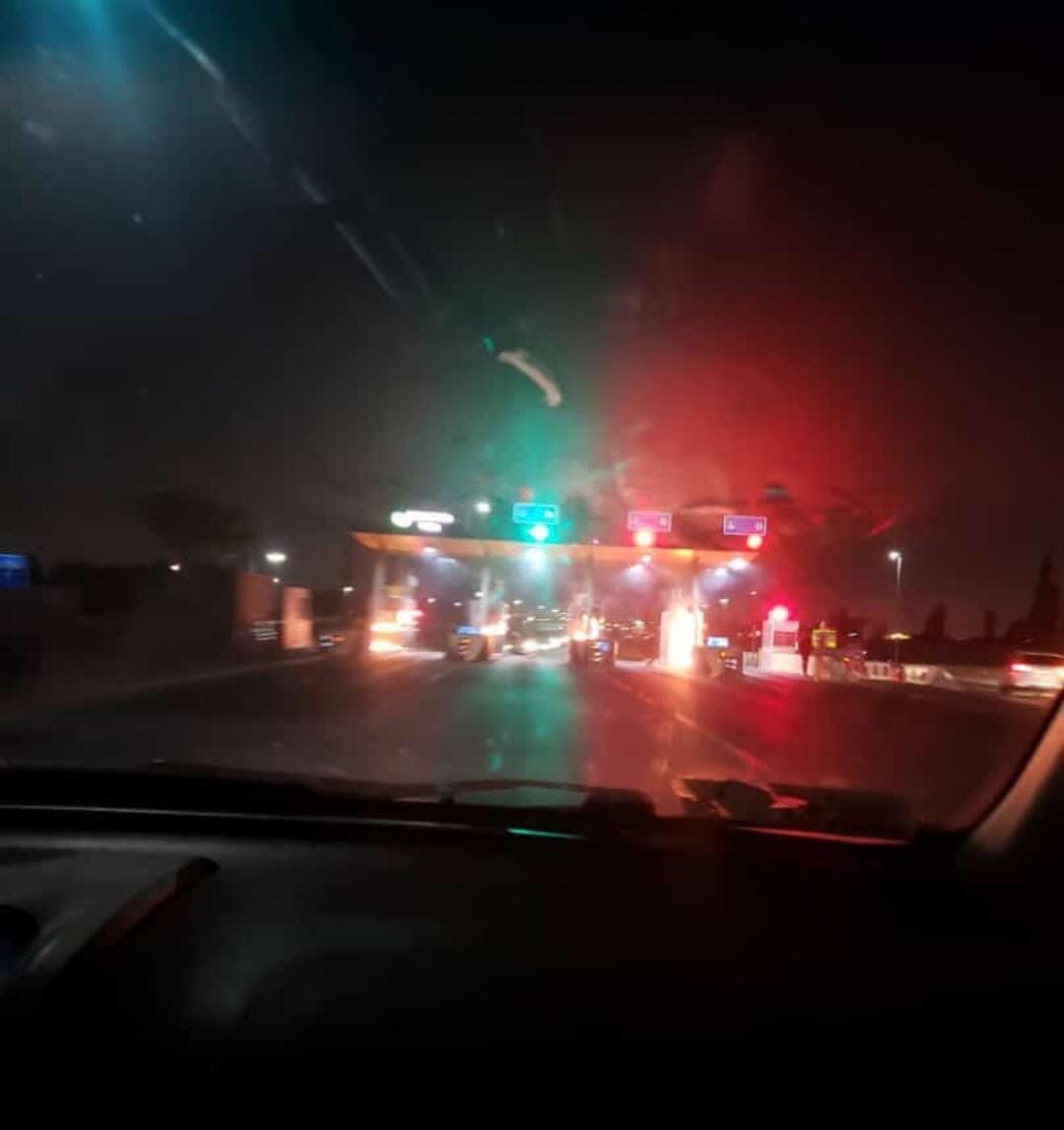 medicencote's tweet photo. Hoy día subieron un 25% el peaje en Puente alto de $400 a $500. El resultado fue este .... 🔥🔥🔥🔥 (peaje acceso sur domingo tocornal)  como dice el conejito malo por que la calle bota fuego fuego faiaaa faiaaa https://t.co/CoZTSbt8bC