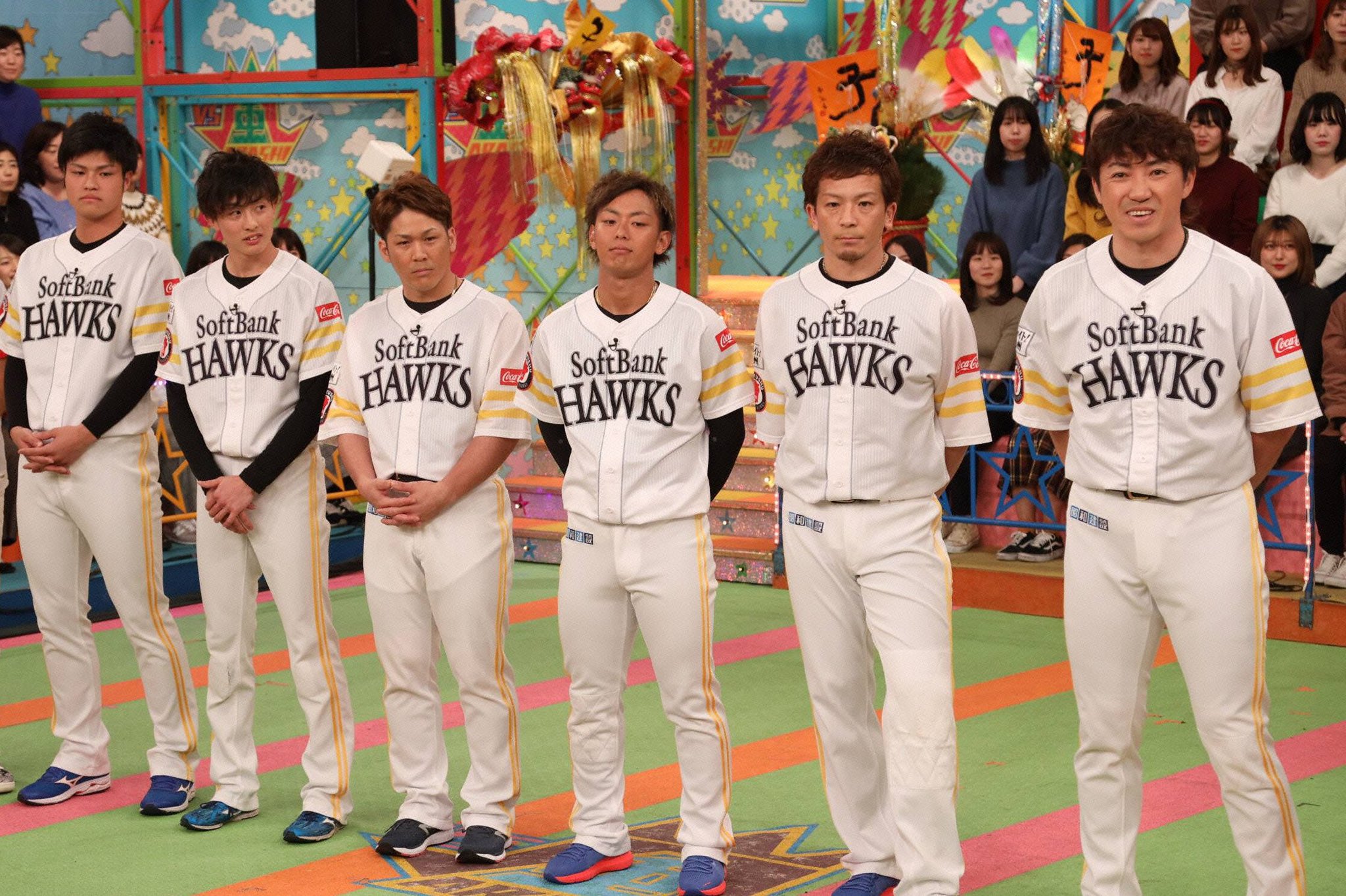 福岡ソフトバンクホークス 公式 On Twitter 今夜18 00 フジテレビ系列で放送の Vs嵐 に 内川選手 松田選手 今宮選手 甲斐選手 周東選手 甲斐野投手が出演 嵐メンバー ラグビー日本代表選手と三つ巴の真剣勝負を繰り広げます Sbhawks Https T Co