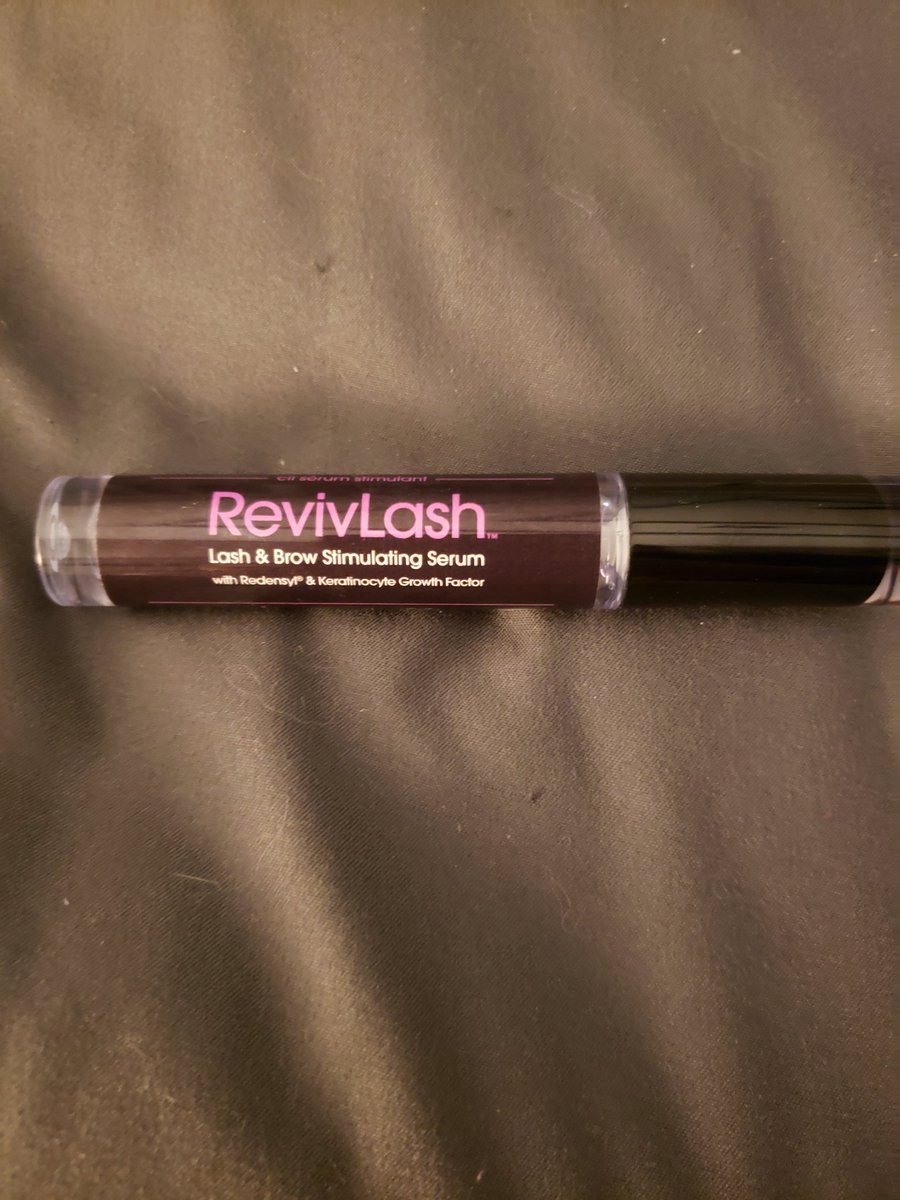 Derbynerdette's tweet photo. I like the feel of the serum and the lack of scent and how well it stays on my eyelids. I have also had no issues with adverse reactions or eye irritation. You can go check them out at https://t.co/Q1oP6etBLO #RevivLash #RevivSerums Full disclosure, I received this through Tomson https://t.co/atV83jsJk5