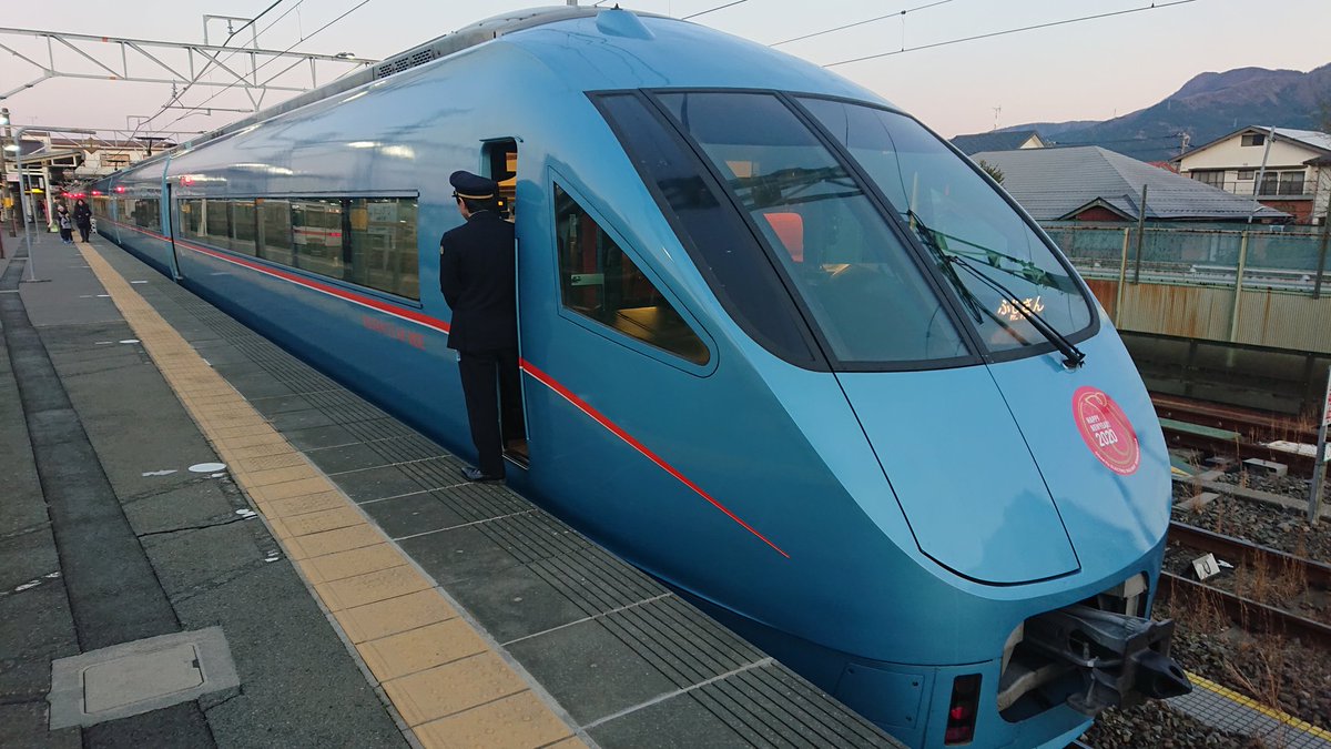 Uzivatel コジp Na Twitteru 御殿場駅から特急ふじさん号で関東に参ります 御殿場線の特急利用は371系引退前以来7年以上ぶり 御殿場1646 特急ふじさん12号 新宿ゆき 松田駅から小田急線直通 御殿場 本厚木 小田急形号車 全車指定席6両編成 1号車