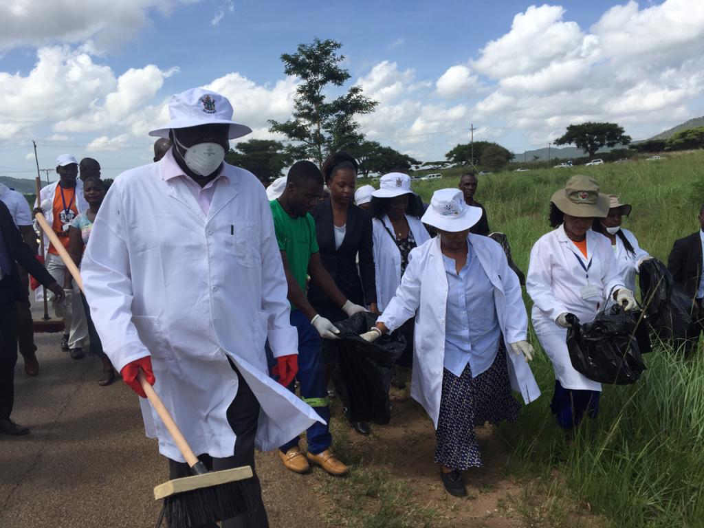 ZBCNewsonline's tweet photo. #monthlycleanup
The First Lady, Amai Auxillia Mnangagwa, ministers Perrance Shiri, Kazembe Kazembe and Monica Mavhunga are leading a cleanup campaign along the Harare-Mazowe highway, community members have also joined in
@GNyambabvu @JoshMunthali @EMupoperi @InfoMinZW https://t.co/NBFDOtpzeE