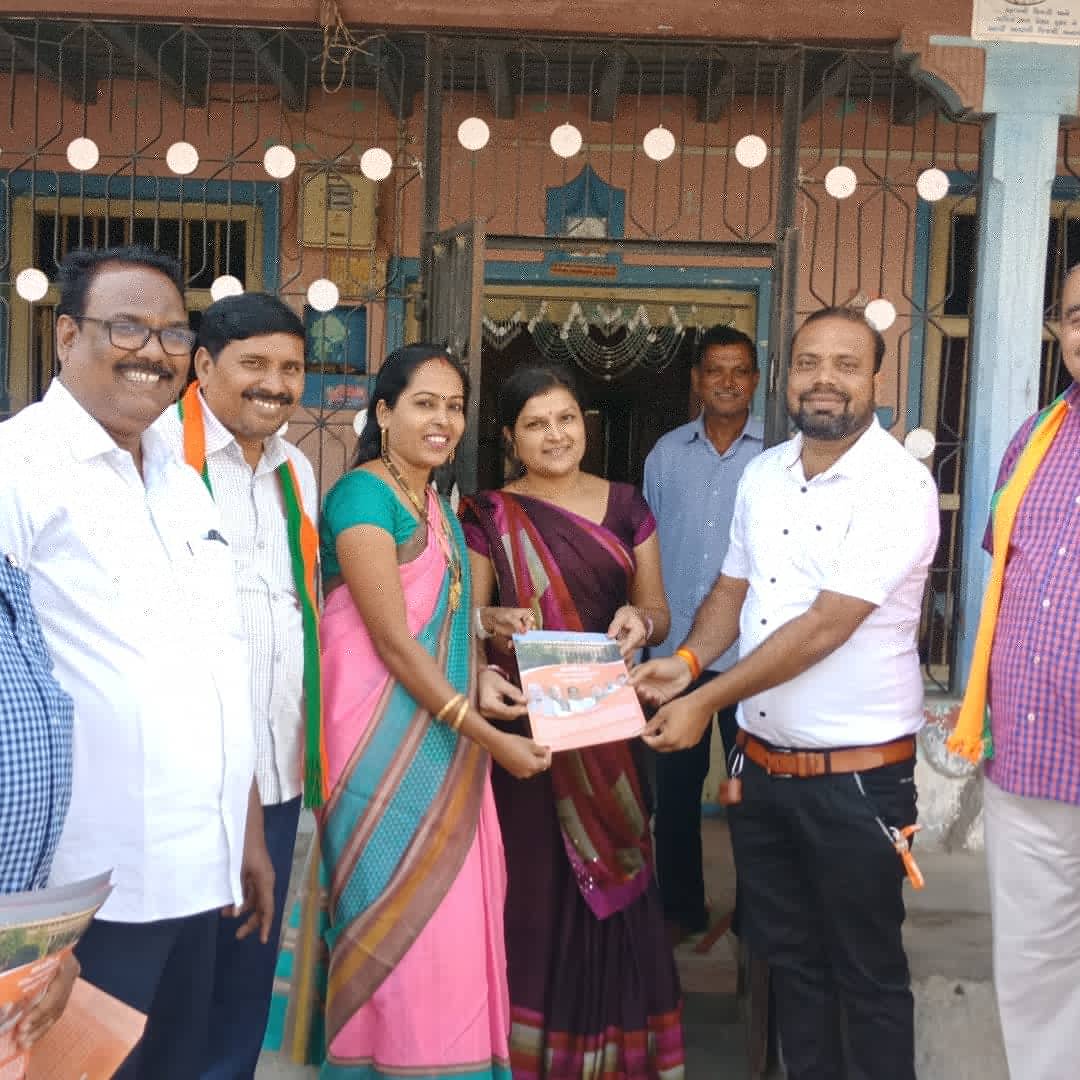 BjymTaluko's tweet photo. આજ રોજ અંકલેશ્વર તાલુકા ના ભડકોદ્રા ગામ ખાતે #જનજાગૃતિ_અભિયાન_નાગરિગતા_સંશોધન_કાયદો (CAA)-2019 મહત્વપૂર્ણ કાયદા ને ઘરે ઘરે લોકો સુધી જાણ થાય એના અનુસંધાન માં આજ રોજ લોકો સુધી જરૂરી માહિતી આપવામાં આવી. https://t.co/obIlbmu2XR