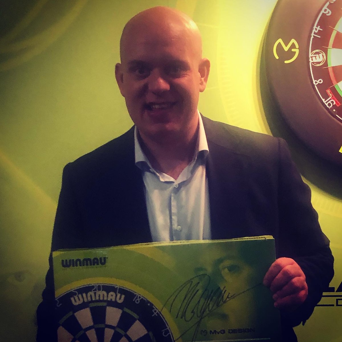 Give Away 📢📢 To celebrate my moving to Winmau, I’m giving away a signed MvG Design dartboard. To enter Like this post ✅ RT this post 🔄 Follow me & @Winmau Good luck everyone