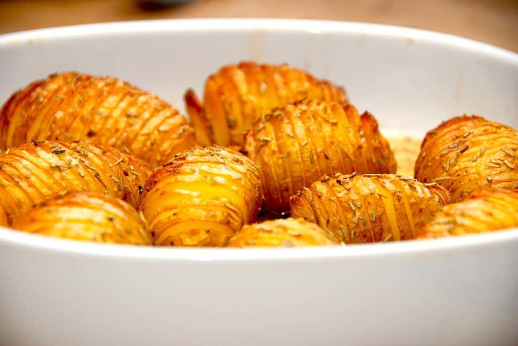 Jesper Simo Handen Op Hvis Du Ogsa Altid Har Troet At Det Her Koncept Hedder Hasselbagte Kartofler Og Ikke Retteligt Hasselback Kartofler T Co Yopay9evbn Twitter