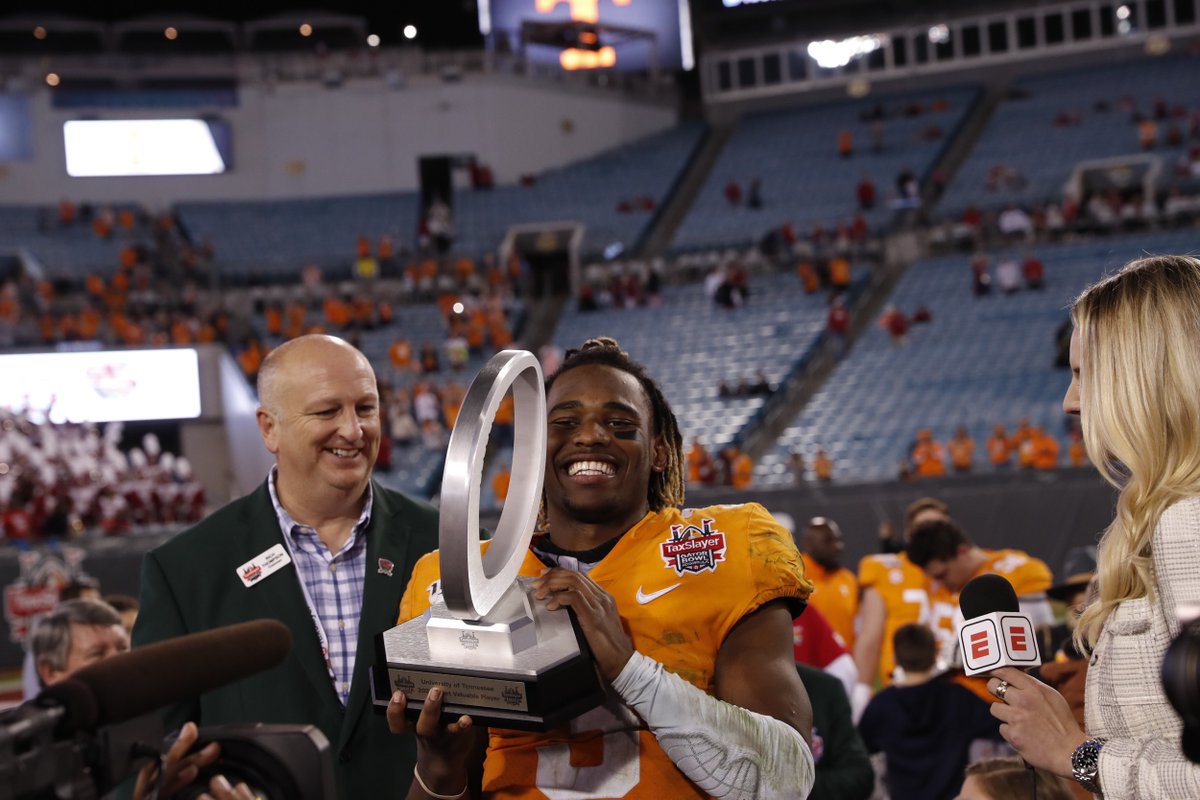 Vol_Football's tweet photo. Your @taxslayerbowl MVP:

⭐️ @1ericgray ⭐️

#PoweredByTheT https://t.co/kY51ilKMlF