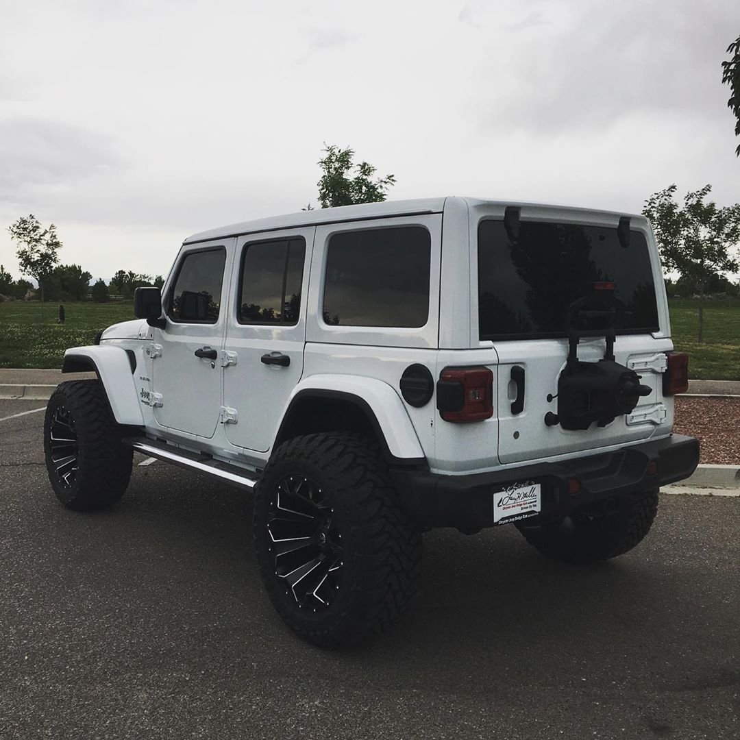 Jeep_Life's tweet photo. White on Black Sahara. 🤤😍 https://t.co/FHxiRzdDEd