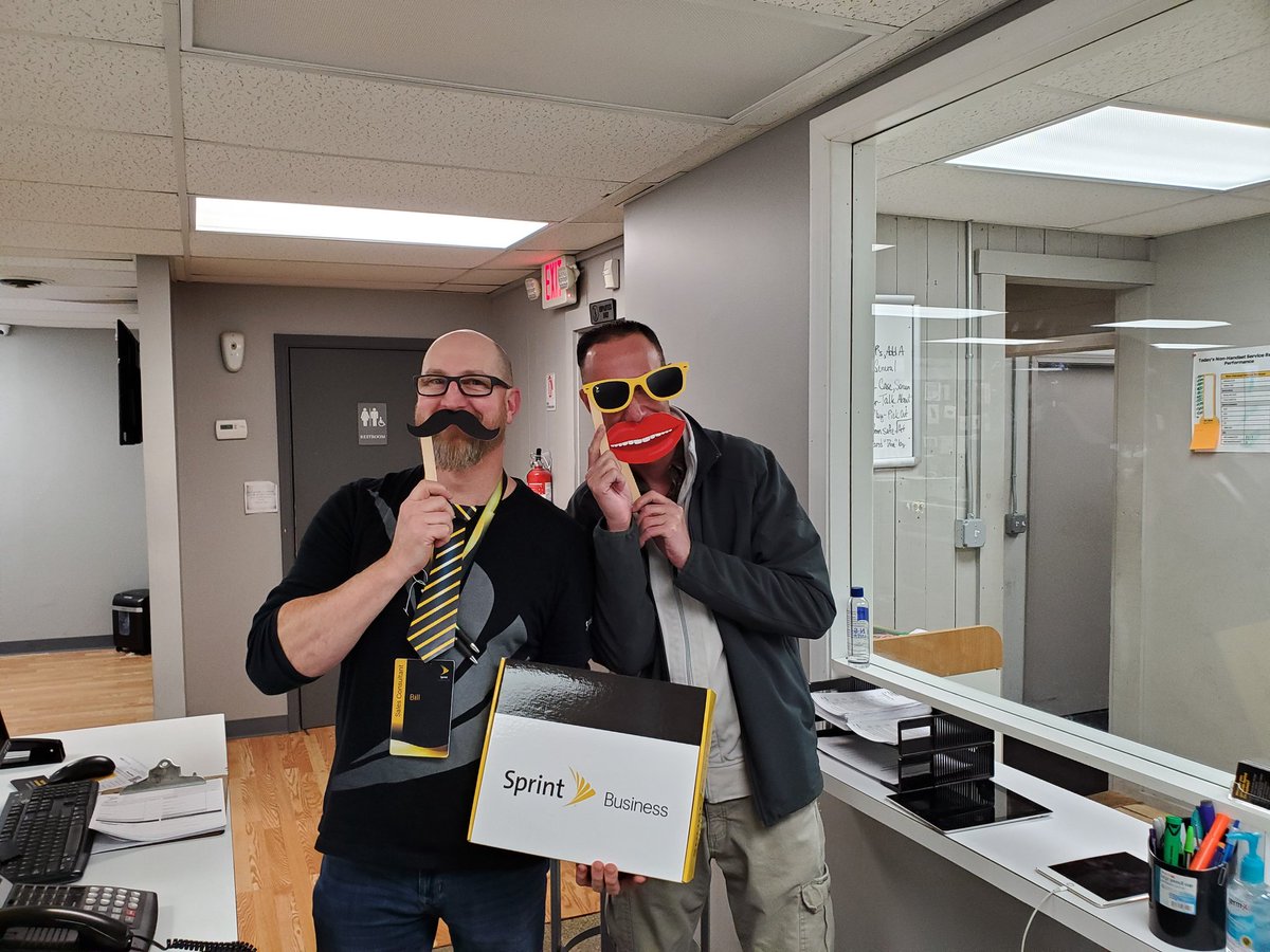 iScottSwag's tweet photo. Delivering Dealer Kits with @JohnDBeatty today! Highland Fast Wireless is ready to #RockWith🆑️
@SaadShamou @jasonalim @bkraft07 @BrettDodridge @heidianncramer @MJWINZ @y28d28 @wderrickwla https://t.co/s8qK2MPLaz