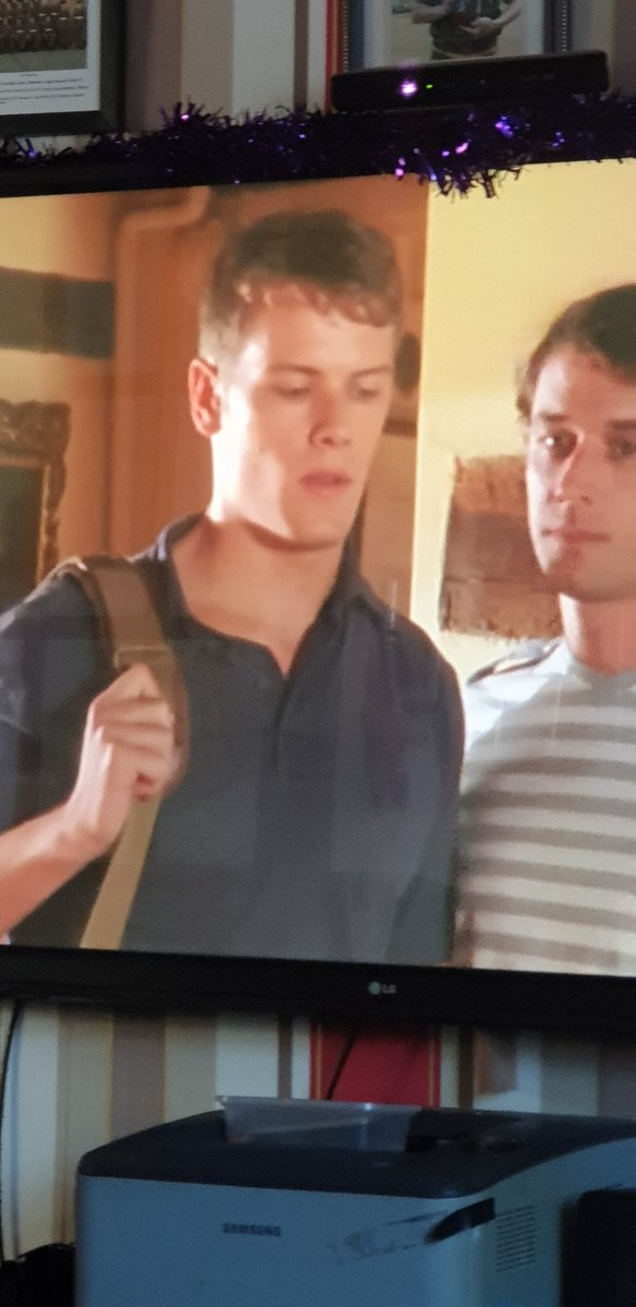 beverley_86's tweet photo. @SamHeughan was channel surfing the other day & look who popped up on my tv @MidsomerTV #KingsCrystal https://t.co/1aV0UHRiaS