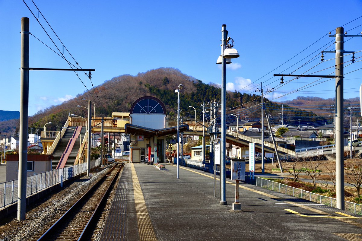 永和 東海北陸10 22 25 寄居町に入り桜沢駅 歩道橋が目立ちますが昨日の西羽生駅とはまた異なるタイプの構造をしておりホーム上に改札があります 駅前のスペースはかなり広いので大きな駅舎があっても良さそうですが 桜沢駅