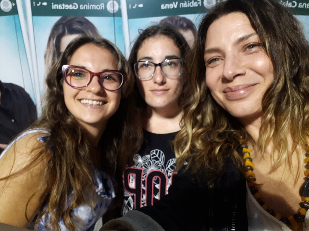 aldismall's tweet photo. Fotito con la Diosa de @rominagaetaniok @rororock33
Me encanto conocerte.. tan espontánea sencilla y bella!! Agarraste mi celu y al instante "salió selfie"📸
Gracias por transmitir tu alegría.. gran actriz!!
@p_desconocidos https://t.co/k14hp2tsug