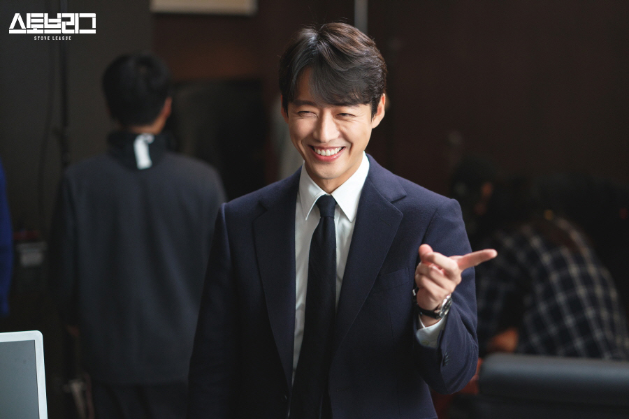 2020년에도 백단장 컴백!!😊 배우들의 비하인드 사진 대방출하며 오늘 밤도 본방사수😘 SBS 금토드라마 <스토브리그> ☞ 오늘 (3일, 금) 밤 10시 방송!...