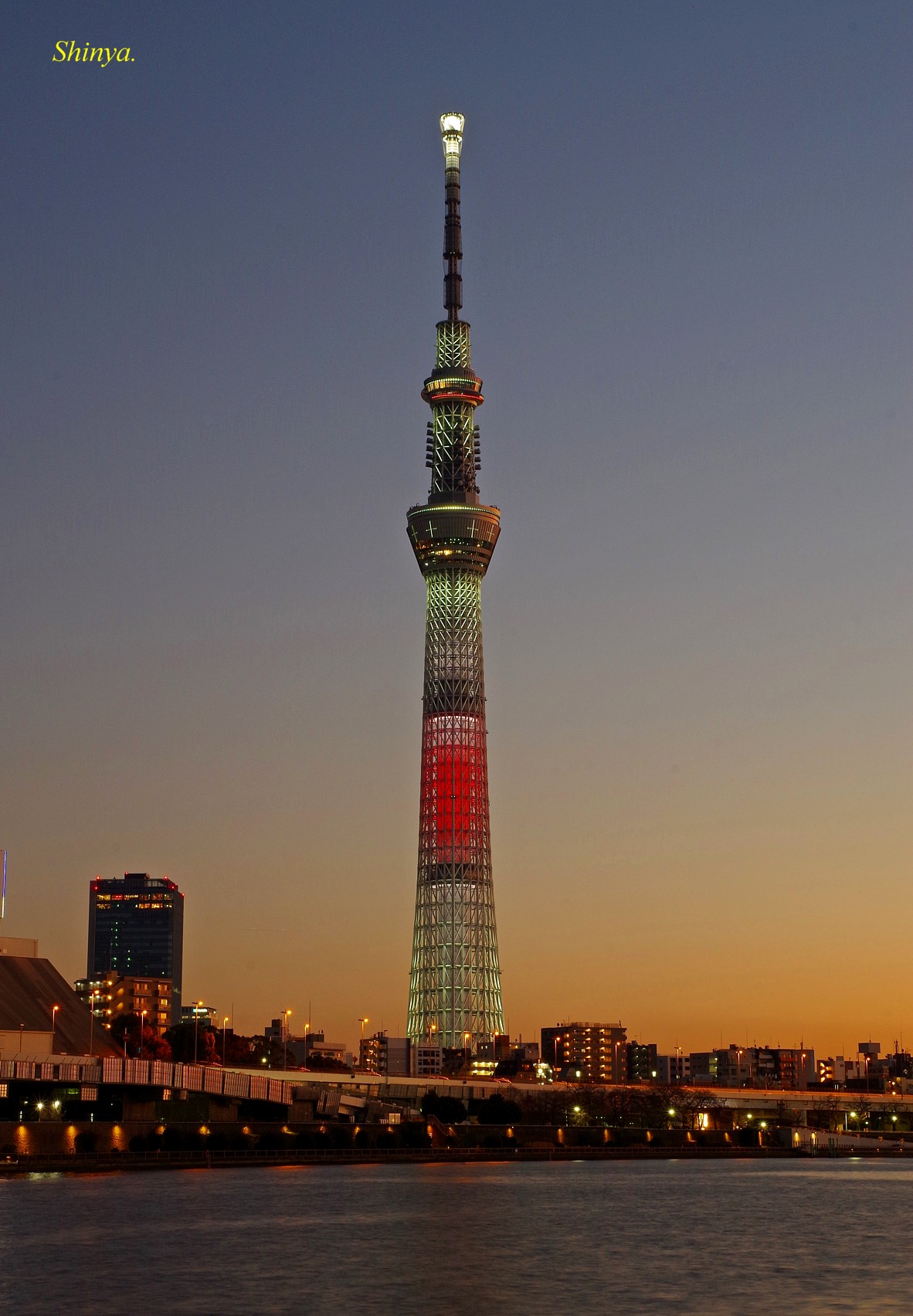 Shinya 浅草 空 Ar Twitter 東京スカイツリー ライトアップ 令和2年 1月1日 正月 Tokyo Skytree Light Up New Year 新年ライトアップ 日本国旗 夕焼け 夕暮れ ゴールデンタイム マジックアワー 16 45 22 00 日本国旗をイメージした特別ライティングを点灯