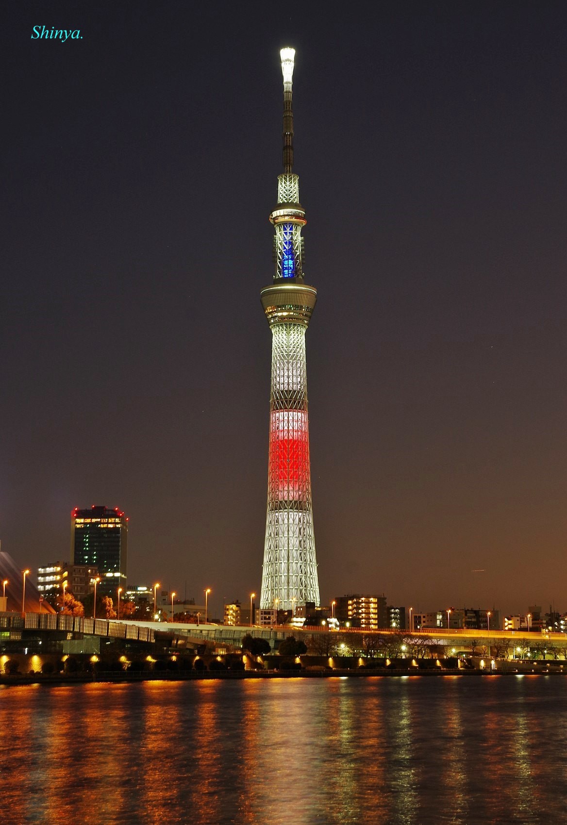 Shinya 浅草 空 Ar Twitter 東京スカイツリー ライトアップ 令和2年 1月1日 正月 Tokyo Skytree Light Up New Year 新年ライトアップ 日本国旗 夕焼け 夕暮れ ゴールデンタイム マジックアワー 16 45 22 00 日本国旗をイメージした特別ライティングを点灯