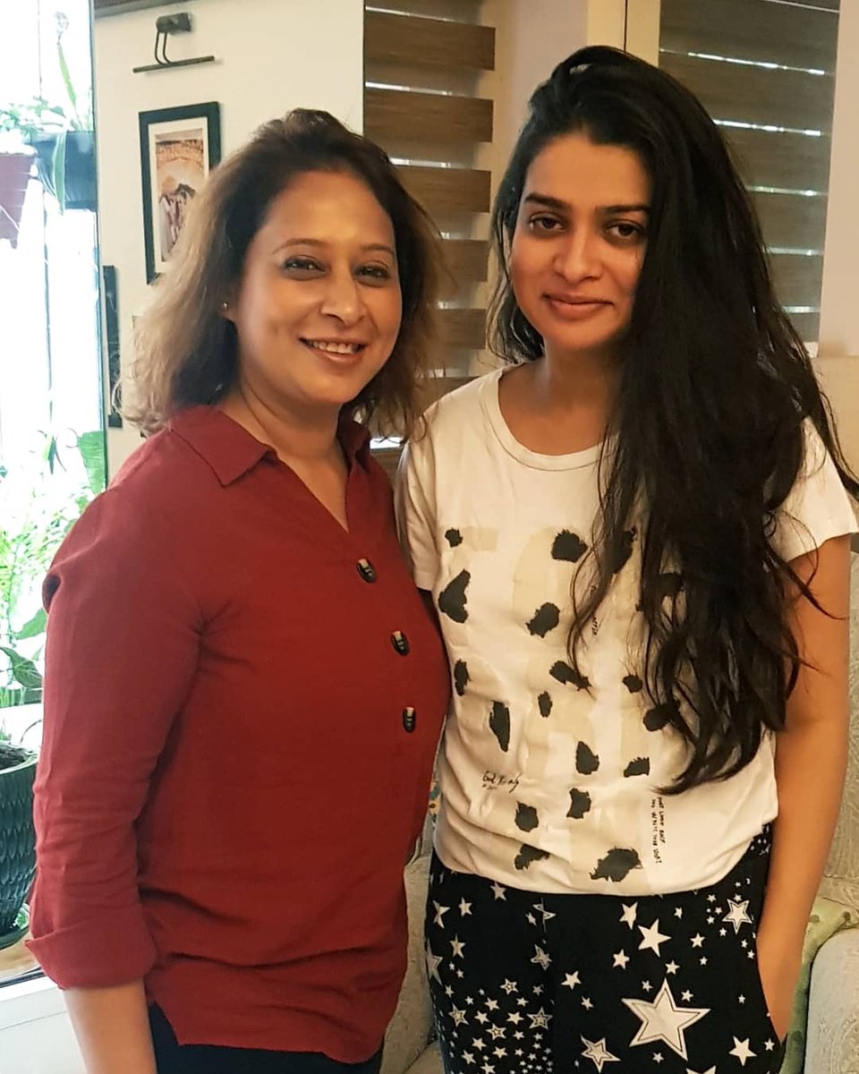 monasheth2005's tweet photo. @tanya1ghavri is undoubtedly at her top of the game when it comes to Bollywood stars styling. Read her success story in #Chitralekhamag Annual issue. 
#MonaSheth #WritersLife #Bollywood #inspiringstories https://t.co/dYBCy2JEXZ