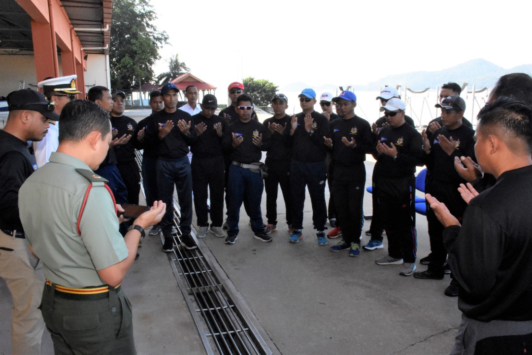 kdptldm's tweet photo. Pelayar - pelayar ATM serta bot layar dari KDP sedia galas cabaran di Royal Langkawi International Regatta 20. Good luck &amp; Bon Voyage!
@tldm_rasmi
@MPPL_TLDM
@reza_azeranil63
@imtkhalid
@myagrosli
@jamaludinsairi https://t.co/dEPYghvVII