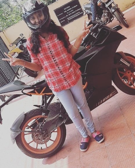 sreevidyacg's tweet photo. Happiness is posing for a pic like a Rider🛵😄🥰🤩🤩#fakeRider #happy #newyearpic https://t.co/oamZVZvxUM