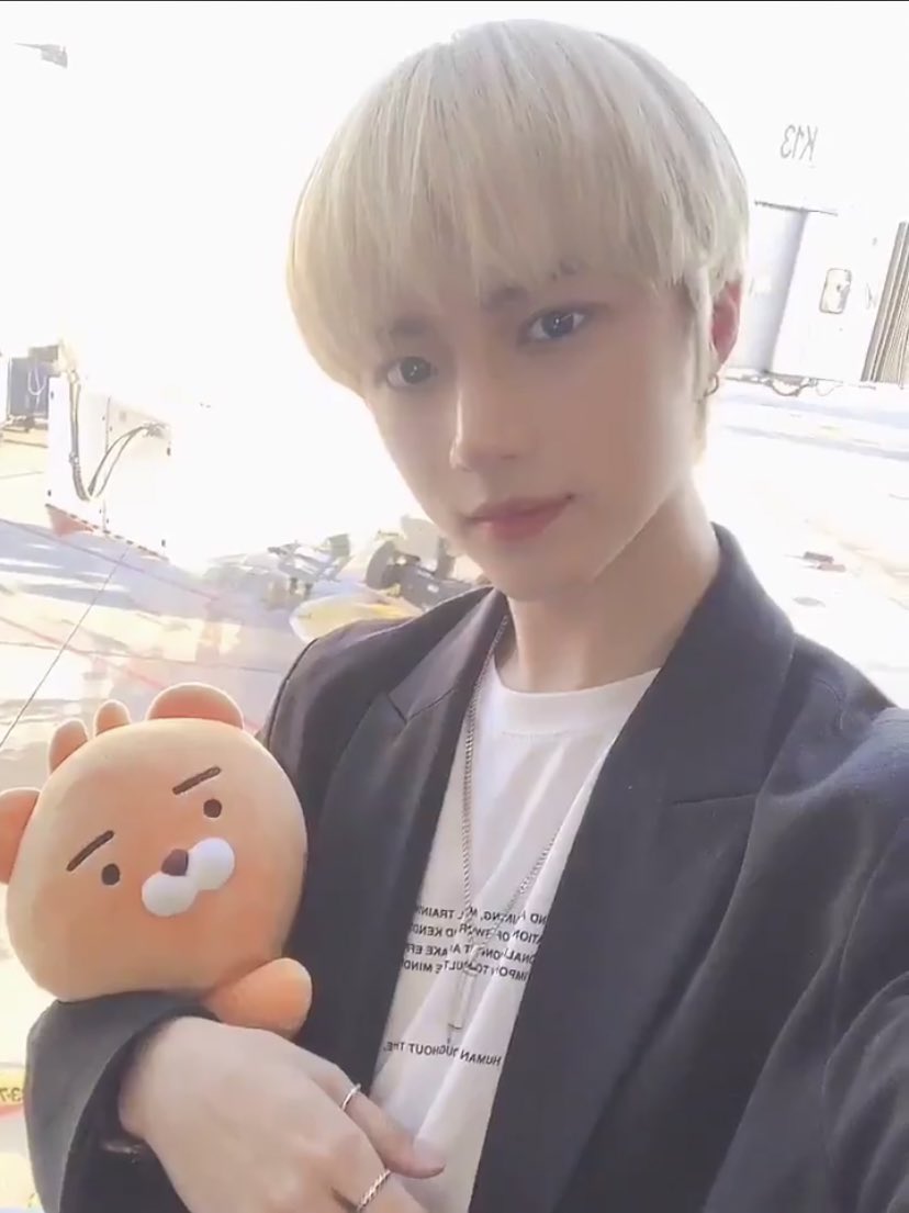 TXT_sarangdan's tweet photo. 범규의 수면메이트 뚜비 🧸💭💤 https://t.co/WbwOjSxiEL