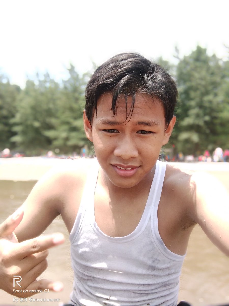 FR_EntOfficial's tweet photo. Holliday Tahun Baru #2020 🤩🏖️ https://t.co/FrNl7WDbXJ