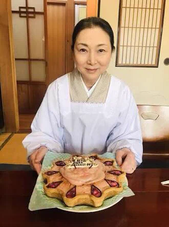 今はお母さん役が板についているけど？昔の梶芽衣子が美人でカッコイイ！