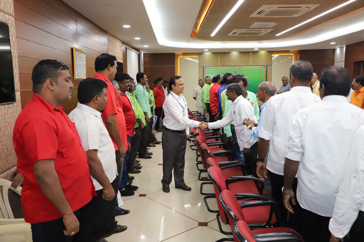 Shri Sanjeev Kishore, Sr.GM/HVF greeting representatives of registered Unions and Associations on 01-01-2020 (New Year's Day)