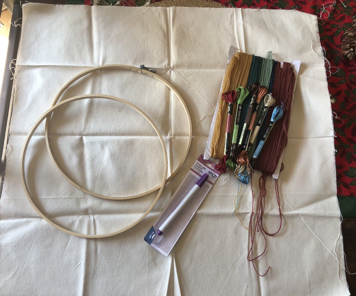 MshellW's tweet image. Hmmm. What to make? 
I have linen, 
I have thread, 
I have a hoop. 
What I don’t have is ... inspiration. 
#sewerproblems 

(That’s “sewer” pronounced SOH-er not “sewer” pronounced SUE-er) 💩