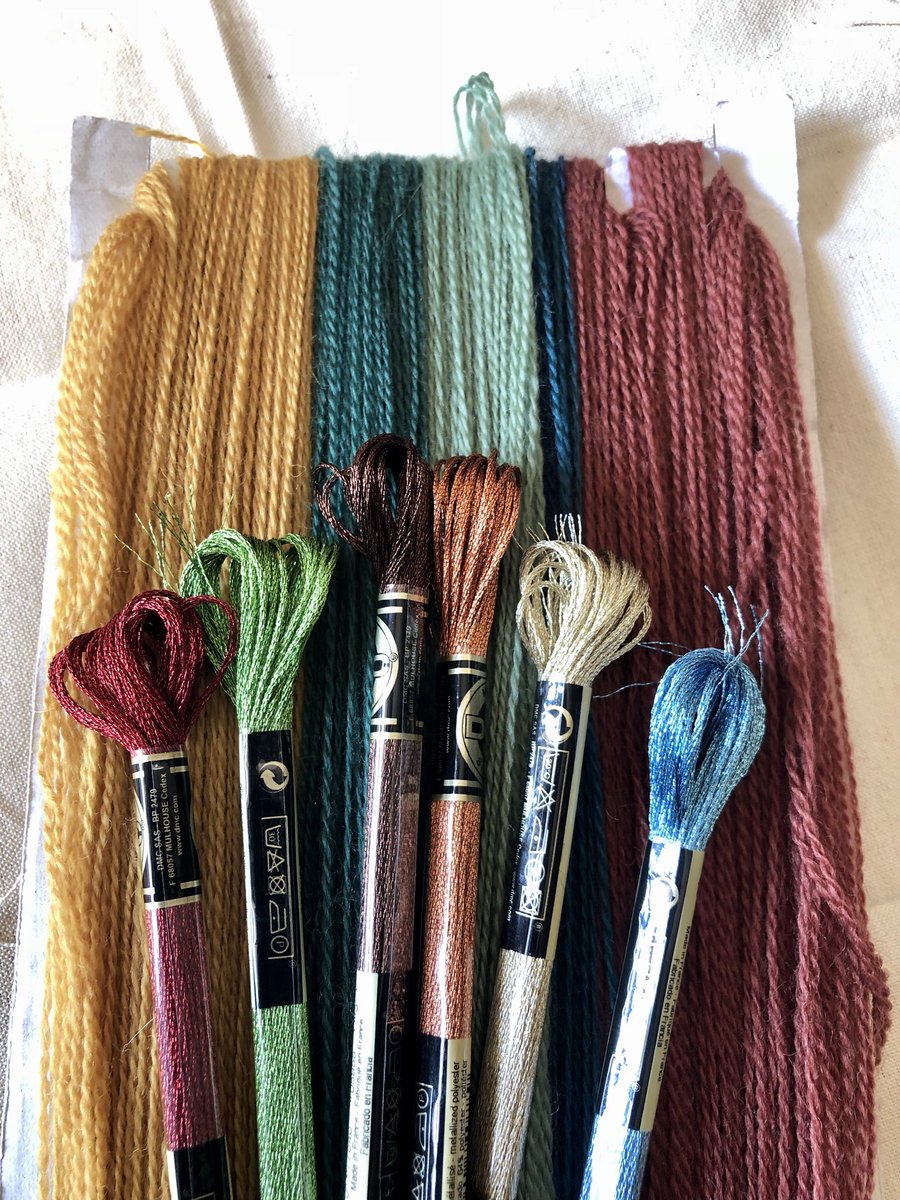 MshellW's tweet image. Hmmm. What to make? 
I have linen, 
I have thread, 
I have a hoop. 
What I don’t have is ... inspiration. 
#sewerproblems 

(That’s “sewer” pronounced SOH-er not “sewer” pronounced SUE-er) 💩