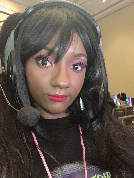 I&rsquo;m @ #magfest and I had to adjust my pigtails to put on this headset https://t.co/gOrxHQvC8I<a href="/tag/magfest"class="tags">#magfest</a>