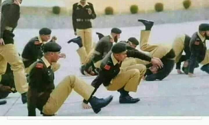 GNR_360's tweet photo. • یہاں اُلجھی پڑی ہے زندگی،
وہاں زلفیں سنواری جا رہی ہیں. 😞😞

#PakistanArmy
#pakarmypaksaviour https://t.co/dHdxLUjAph