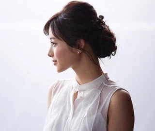 石原さとみのようになるためには、フェイスラインをくっきり出す胸鎖乳突筋を鍛える必要がある！！