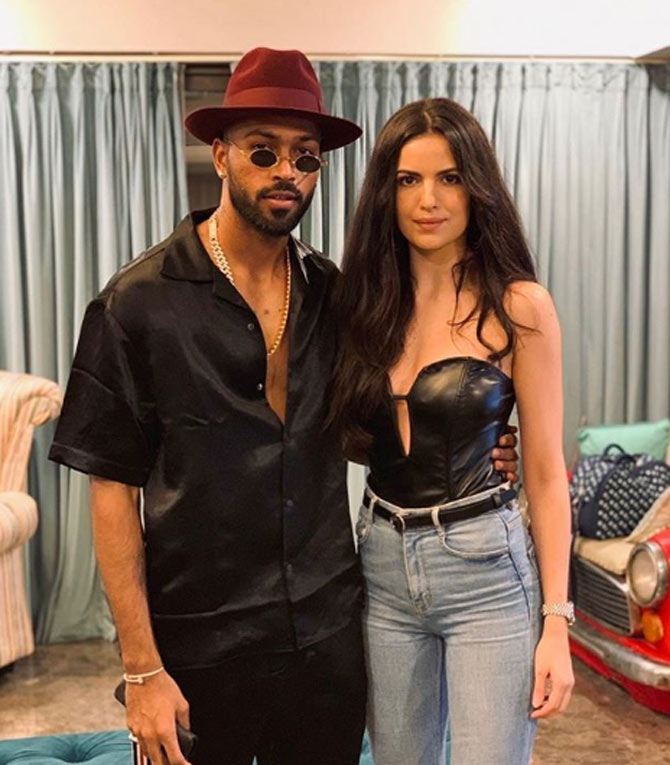 DottPost's tweet photo. Hardik Pandya: Loving fiance to Natasa.

#Bollywood #Celebrity #FridayMotivation #FridayThoughts #FridayFeeling #LIKEs #HardikPandya  #Pandya https://t.co/AgQzcJIX8Y