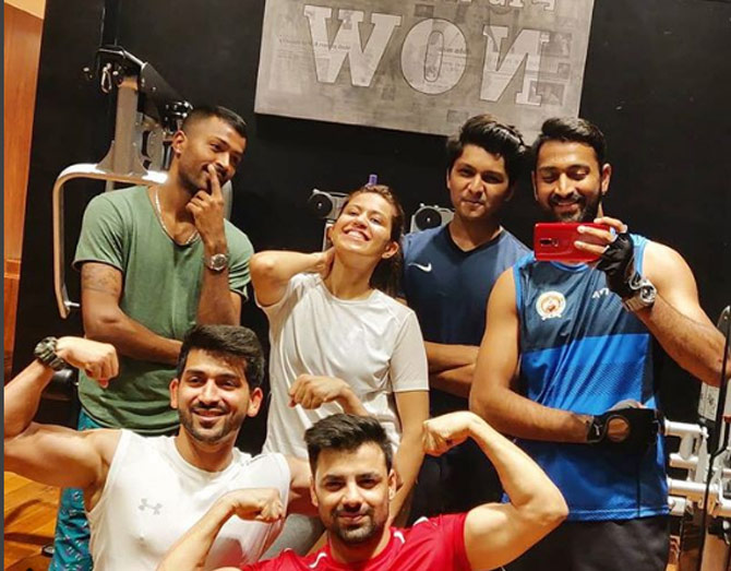 DottPost's tweet photo. Hardik Pandya: Loving fiance to Natasa.

#Bollywood #Celebrity #FridayMotivation #FridayThoughts #FridayFeeling #LIKEs #HardikPandya  #Pandya https://t.co/AgQzcJIX8Y