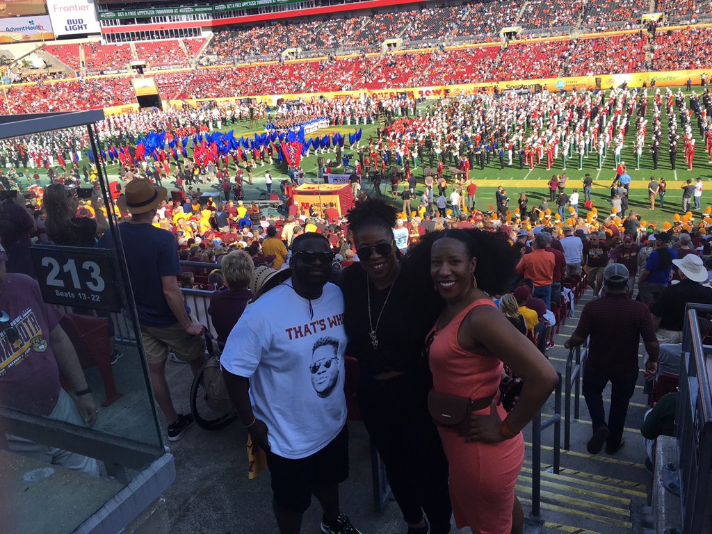 haroldmwatson's tweet photo. Always great when you get to link up with people you consider family! Even better getting to spend more time with them and my own family after the game! #AthelticFam #CollegeAthleticsHasBeenGreatToUs #LookingforwardToTheNextTime https://t.co/dSR6lduFrU