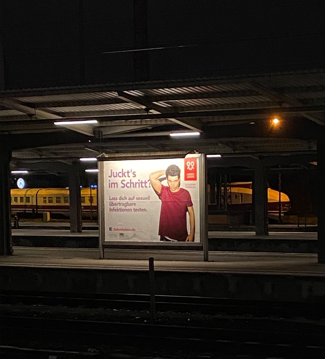 MiSsAnthropisch's tweet photo. Mein Vorsatz für 2020:
Den Bahnhof wechseln -
is mir zu positiv hier
#vorsaetze #beklopptewerbung #dann #hör #auf #zu #tindern https://t.co/584eu6DquA