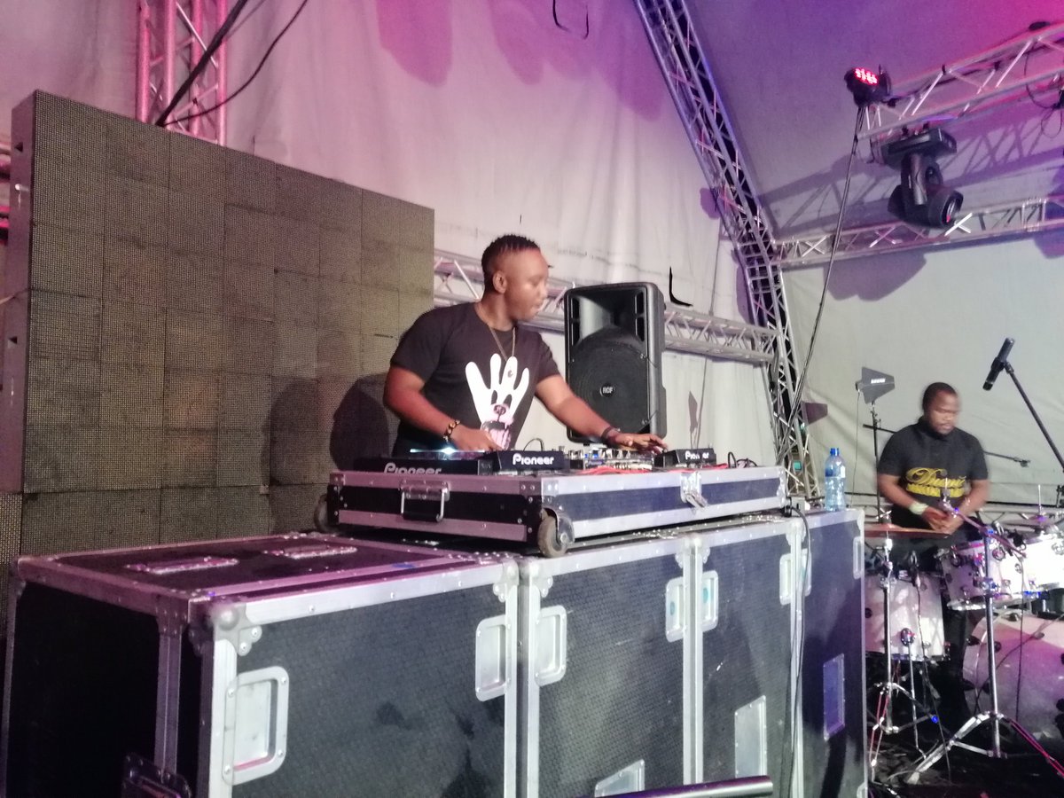 kod_djstix's tweet photo. Thanks @Shimza01 for an amazing set at #TlokweChillaz #Trimpark on the 1st! 🙏🏾😀 https://t.co/Y8VJhnDdfL