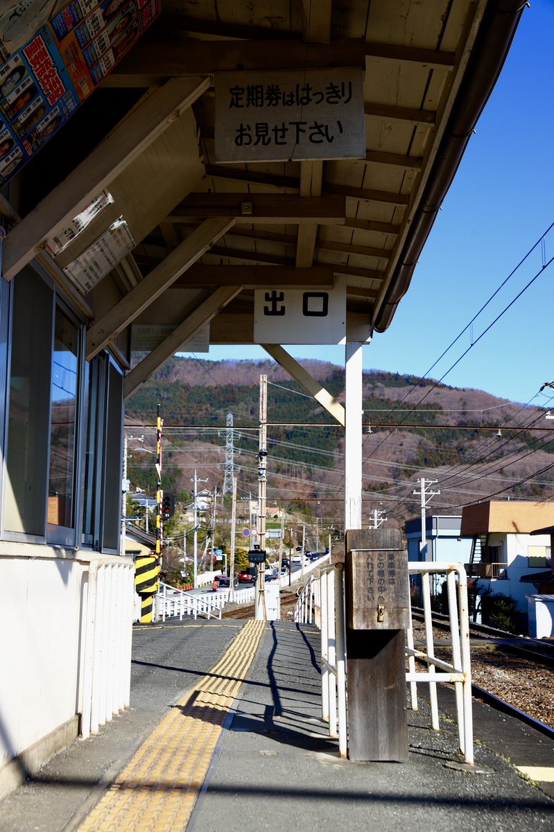 ট ইট র 永和 関西8 29 30 長瀞町に入り樋口駅 狭いホーム上に駅舎があり踏切を渡らないと駅から出られない構造 駅舎を撮る時駅員さんと目があって気まずいかったです ホーローがあって素晴らしい 国道から出ないと見えない位置にも第1種がありました 樋口駅
