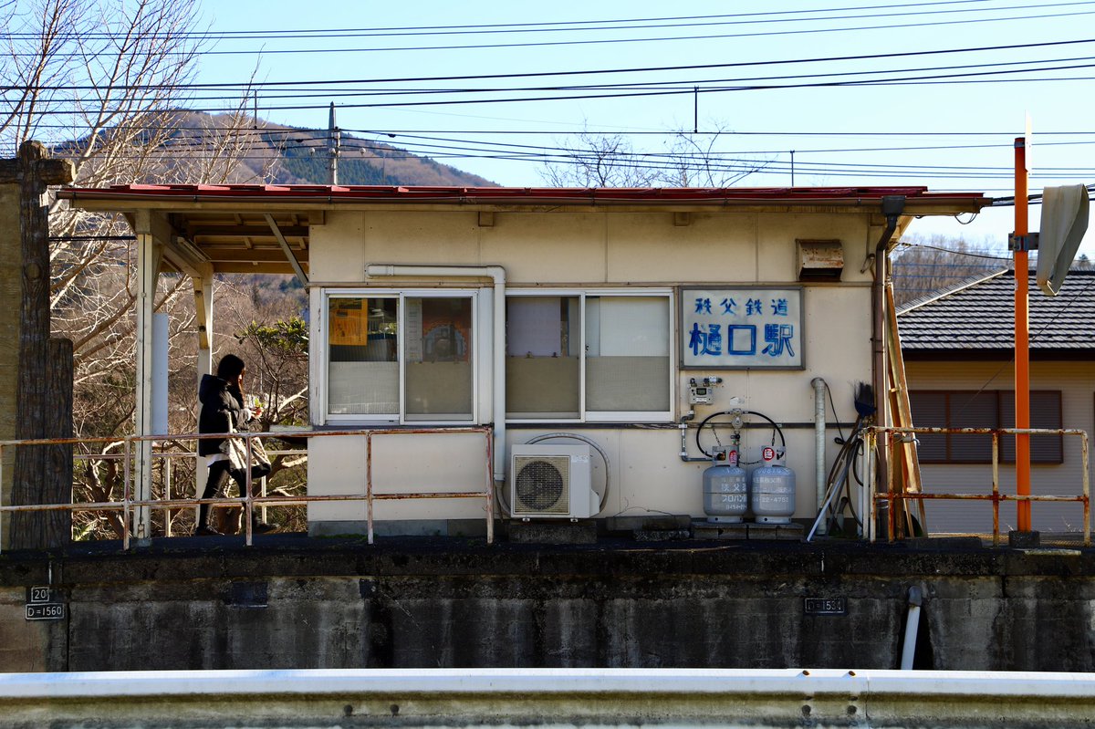 ট ইট র 永和 関西8 29 30 長瀞町に入り樋口駅 狭いホーム上に駅舎があり踏切を渡らないと駅から出られない構造 駅舎を撮る時駅員さんと目があって気まずいかったです ホーローがあって素晴らしい 国道から出ないと見えない位置にも第1種がありました 樋口駅