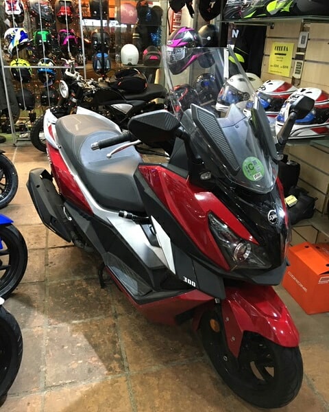 MotosSoal's tweet photo. OCASIÓN!!! Moto matriculada en Mayo del 2018 con 13.871 Km. Perfecto estado y con garantía oficial de fábrica de tres años y medio, recién revisada.
Más info en:
https://t.co/FlV08UmWJ4
#soalmotos #SYM #scooter #motos #motocicleta #ocasion https://t.co/SXnF5M8Wjy