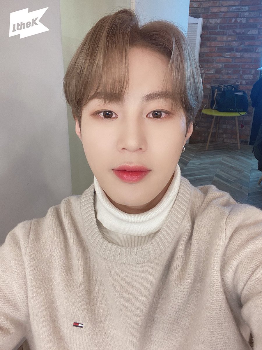 원더케이가 선정한 니트가 가장 잘 어울리는 아이돌 1위☁ 올 겨울엔 모두 Into the 하성운...❄ <a href="/HSW_officialtwt/">하성운 (HASUNGWOON) OFFICIAL</a>

#MR은거들뿐 #하성운 👉 bit.ly/2QkRzkn