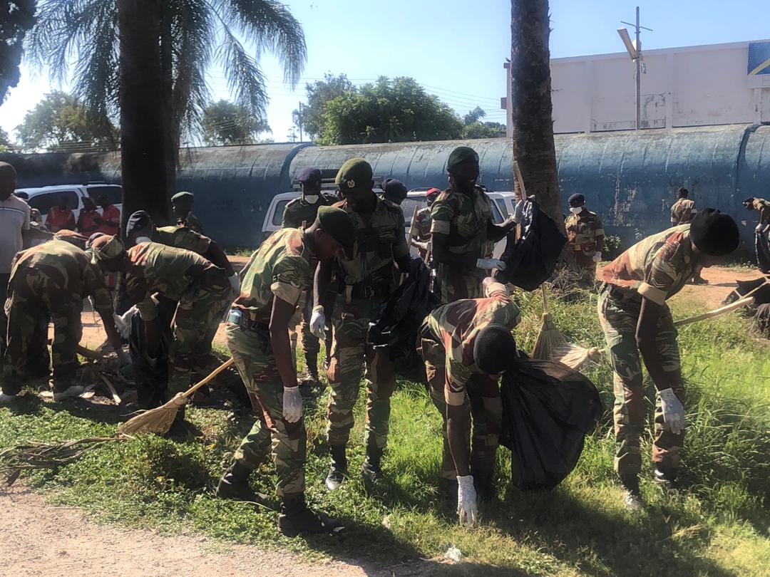ZBCNewsonline's tweet photo. #monthlycleanup
In Masvingo, the Masvingo minister of state, Ezra Chadzamira is leading the cleanup campaign at Mucheke residential area
@GNyambabvu @JoshMunthali @EMupoperi @InfoMinZW https://t.co/II03pfapyT