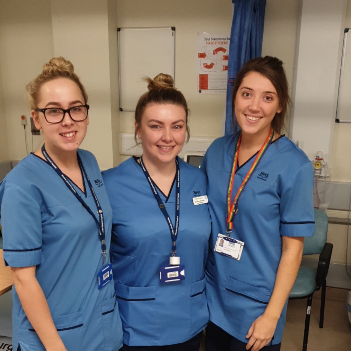 Our first new start of 2️⃣0️⃣2️⃣0️⃣ is Stephanie (pictured in the middle). Looking forward to supporting her on her professional journey 💕 #meetmyteam #ambulatorycare #teamuhw #acutemedicine