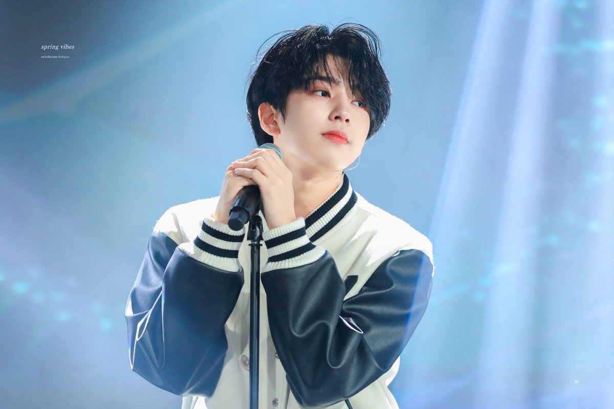 SpringVibes_'s tweet image. 191124
#위인더존 #시현 #SHIHYUN
