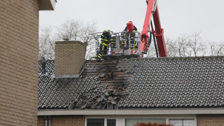 03 januari 2020,  uur Uitslaande brand in huis Oosterhout, gezin op tijd buiten De brandweer is vrijdagmiddag uitgerukt voor een uitslaande brand in een huis aan de Wijde Omloop in Oosterhout. De bewoners wisten op tijd naar buiten te komen. Iets na.....