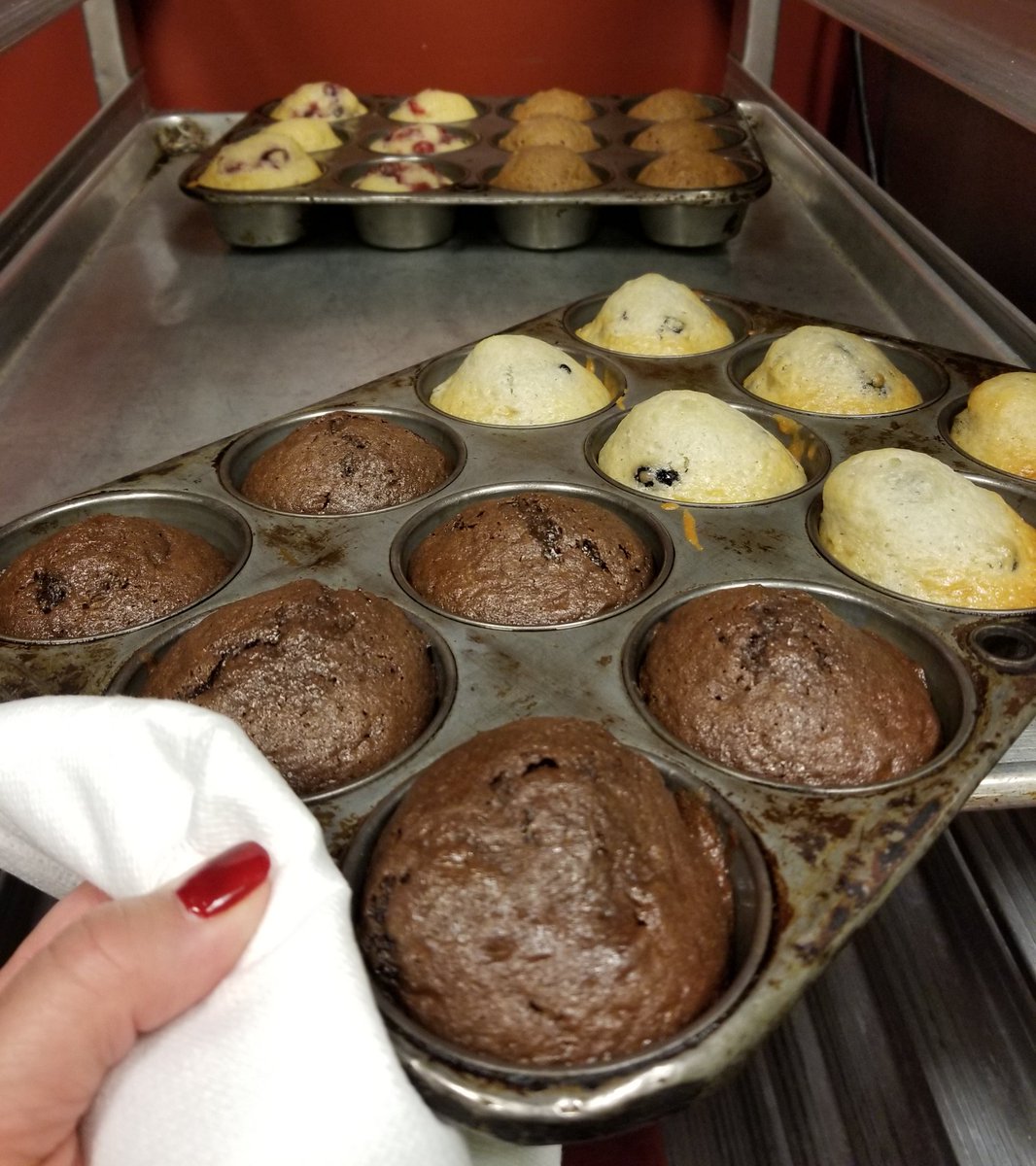 COWDining's tweet photo. The muffins are fresh out of the oven. Continental breakfast and eggs made to order in Lowry Dining Hall today from 8am to 10am. https://t.co/GH6Ht40BC7