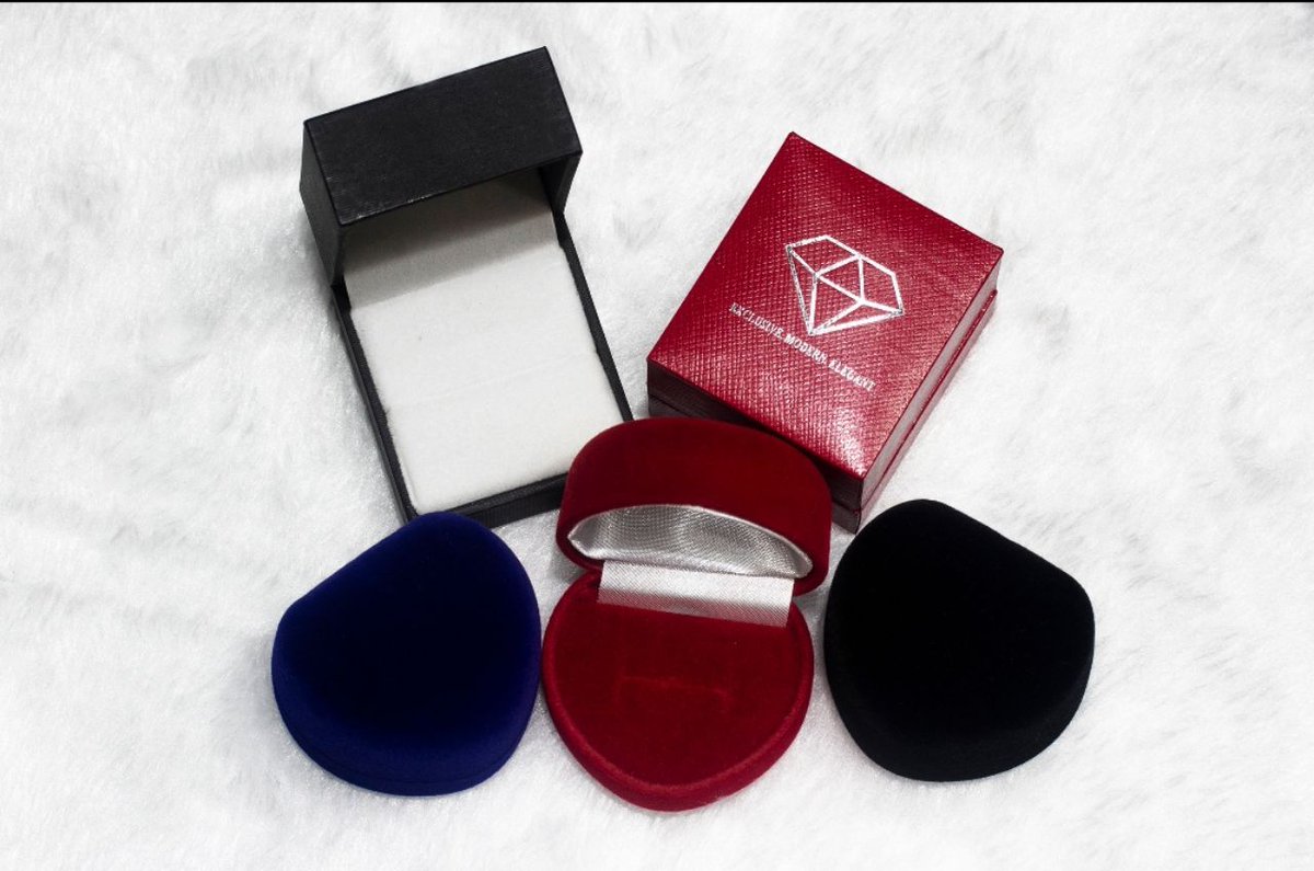 CollectionNimy's tweet photo. Tahukah anda dengan setiap pembelian cincin dengan #nimycollection boleh dapat bekas cincin esklusif ni secara PERCUMA! 😃

Beli sebentuk pun dapat, apa lagi beli couple ring 😍.

Cantik bekas cincin ni? https://t.co/Ct6dMkQGKw