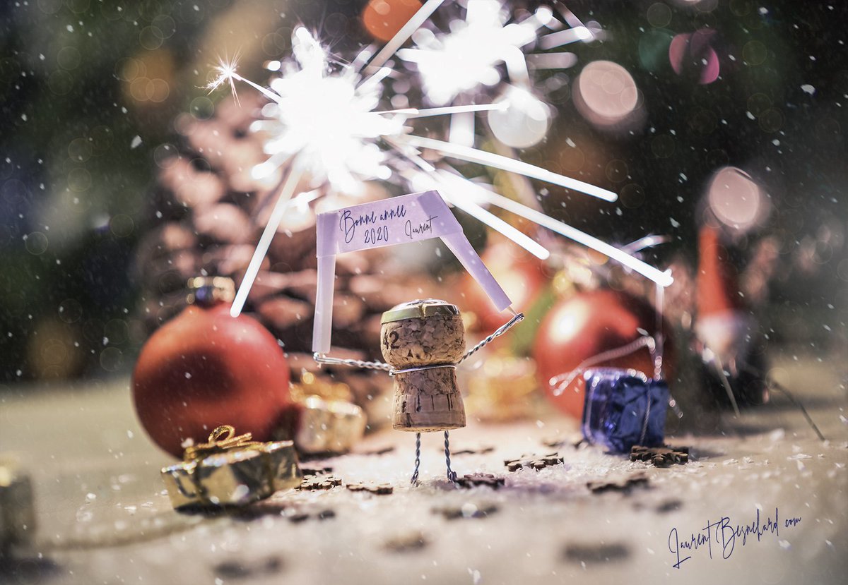FujiGFX's tweet photo. My Happy new year photo and making of 😁 happy new year! 
@FujifilmUS #gfx50r https://t.co/L3Htfvsz9m