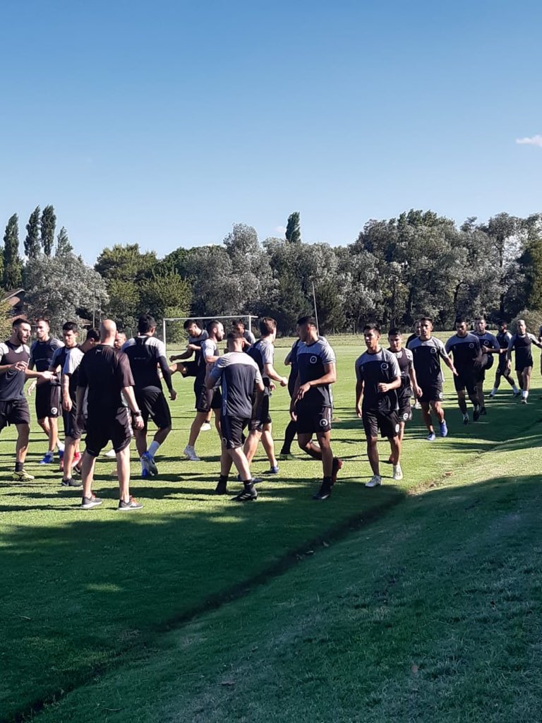 RealPilar_FC's tweet photo. #Pretemporada2020
Buen día, Monarcas 🌤
⚪️⚫️⚪️
Hoy doble turno en @PilaeCD 💪
¡Con todo, Rey!
#EsReal #RealPilar #Monarca #PrimeraC #Pilar #Pilae https://t.co/lG0v091NL7