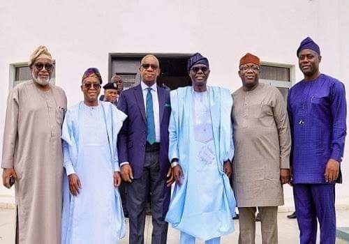 ogundamisi's tweet photo. 📸South-West Nigeria🇳🇬 launch security outfit 'Amọtẹkun' (The Leopard). https://t.co/IJEebfZ4Oi