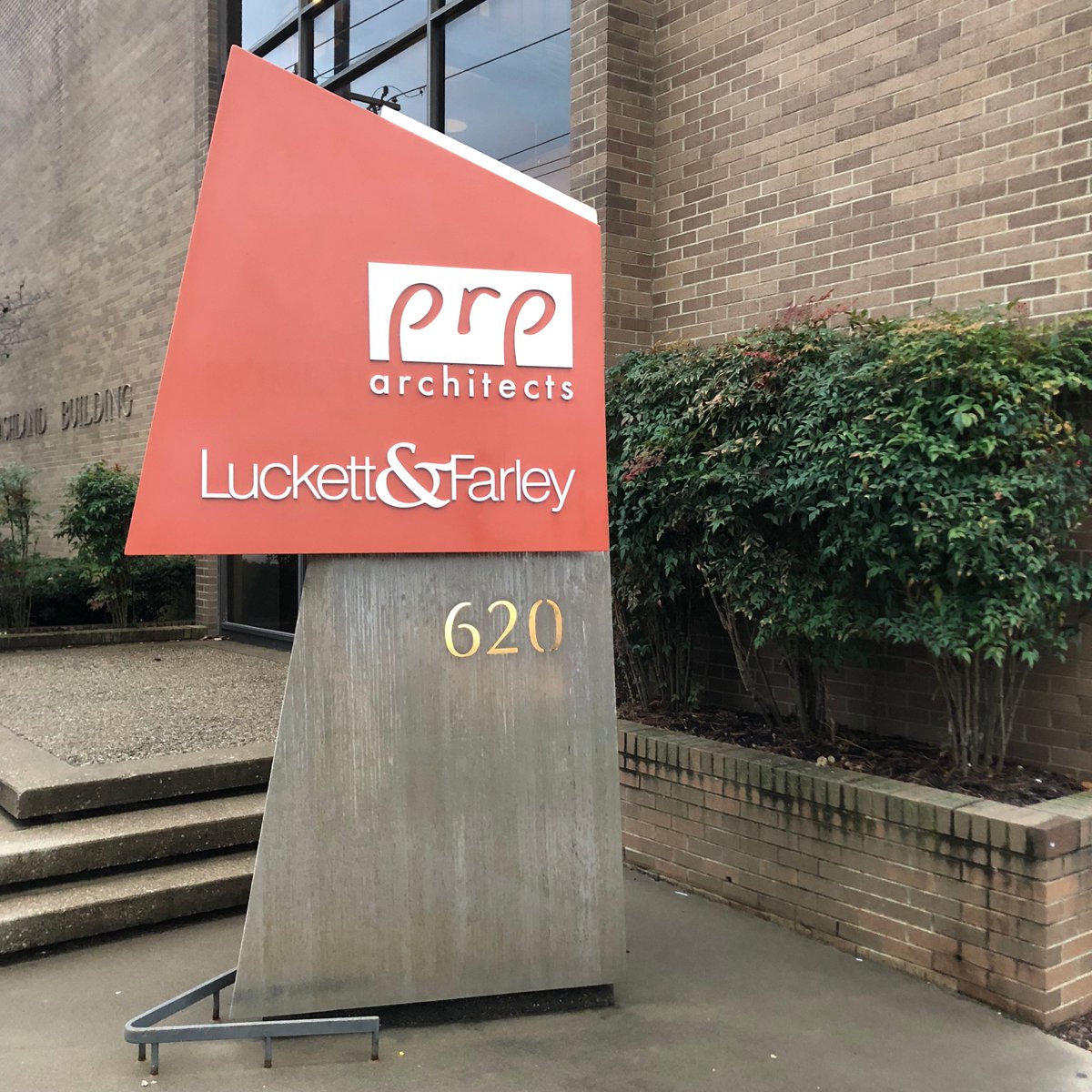 pohlrosapohl's tweet photo. New year, new sign! 😍 We welcome @LuckettFarley to the Ashland Building and to Lexington! #fresh #lookinggood #newsignage #officesign #prparc #prparchitects https://t.co/PoiisdVHnZ